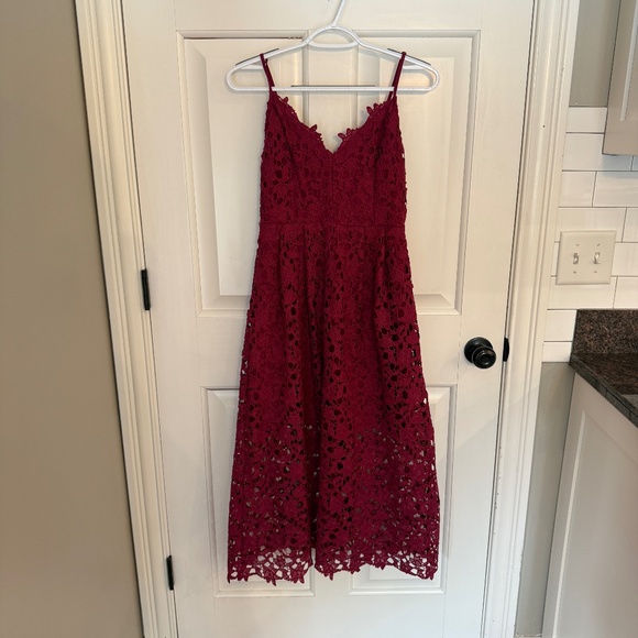 ASTR The Label Lace Sheer Midi Dress In Red Tannin 45726 - Picture 4 of 12